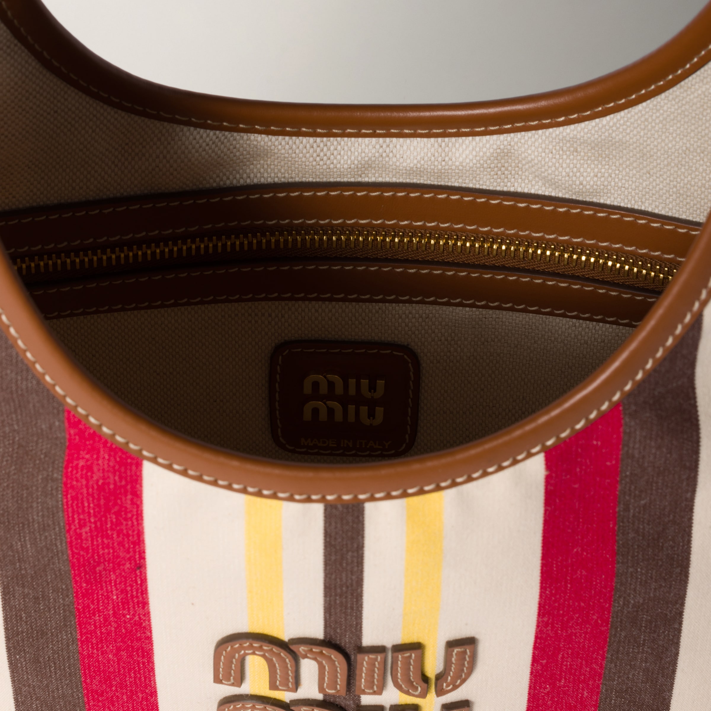 アイビーキャンバスとレザーバッグ ナチュラル アイビー キャンバスxレザー バッグ | Miu Miu
