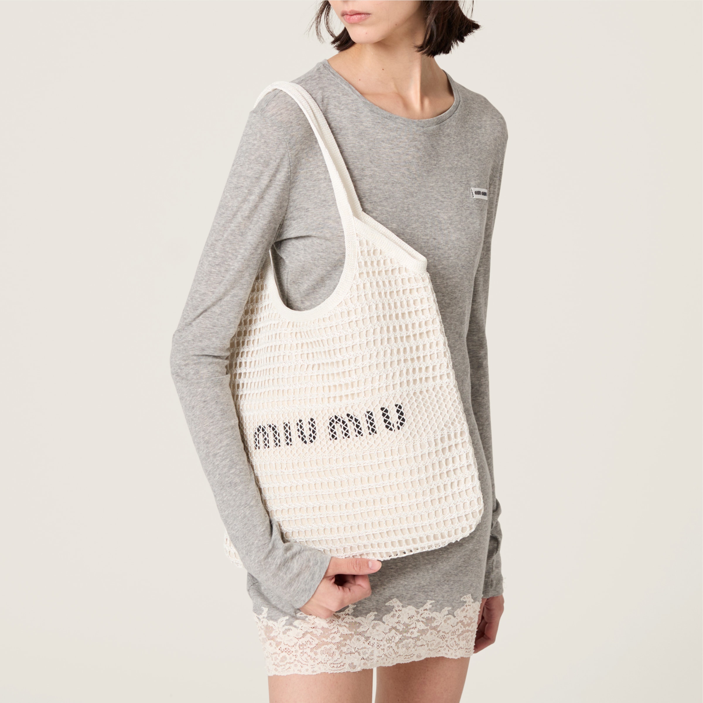 品の良さ◎*MIUMIU* アイビー ラフィアエフェクトxリネン バッグ ロゴ入り アイビー ラフィアエフェクトxリネン バッグ (MiuMiu