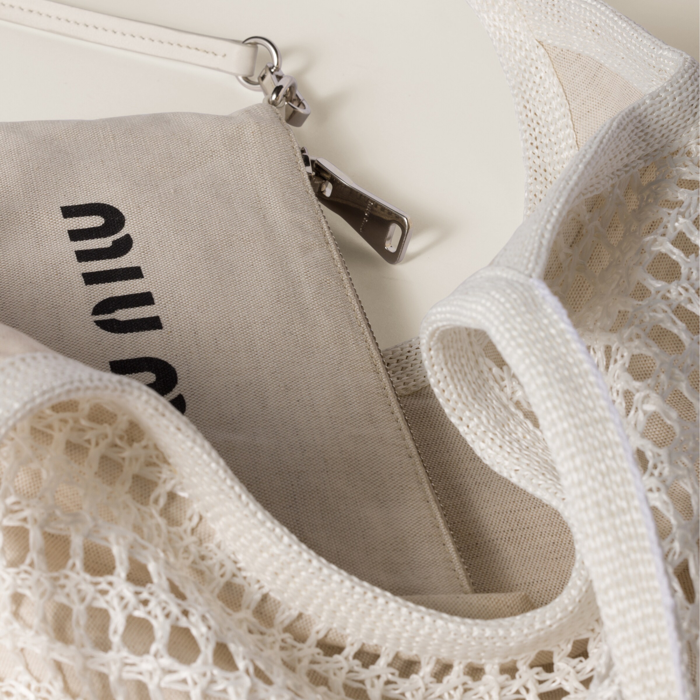 ◆完売前に◆【MiuMiu】IVY ラフィアエフェクト×リネン バッグ ナチュラル アイビー ラフィアエフェクトxリネン バッグ | Miu Miu