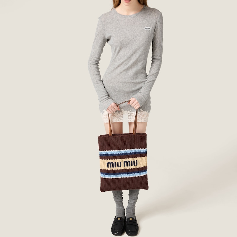 Bolsa tote trançada com efeito ráfia