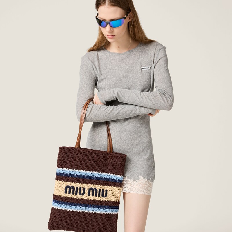 Bolsa tote trançada com efeito ráfia