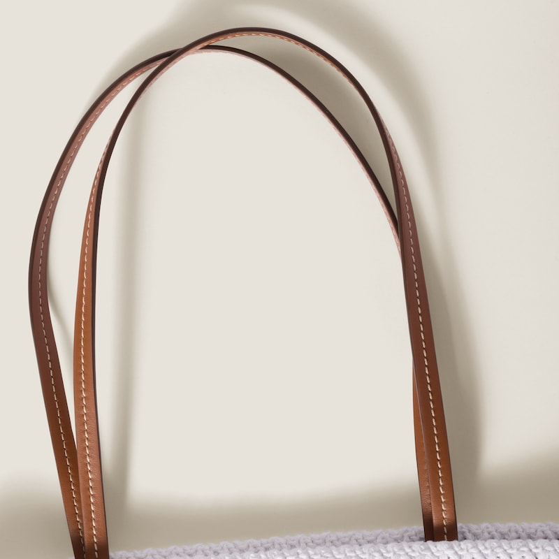 Bolsa tote trançada com efeito ráfia