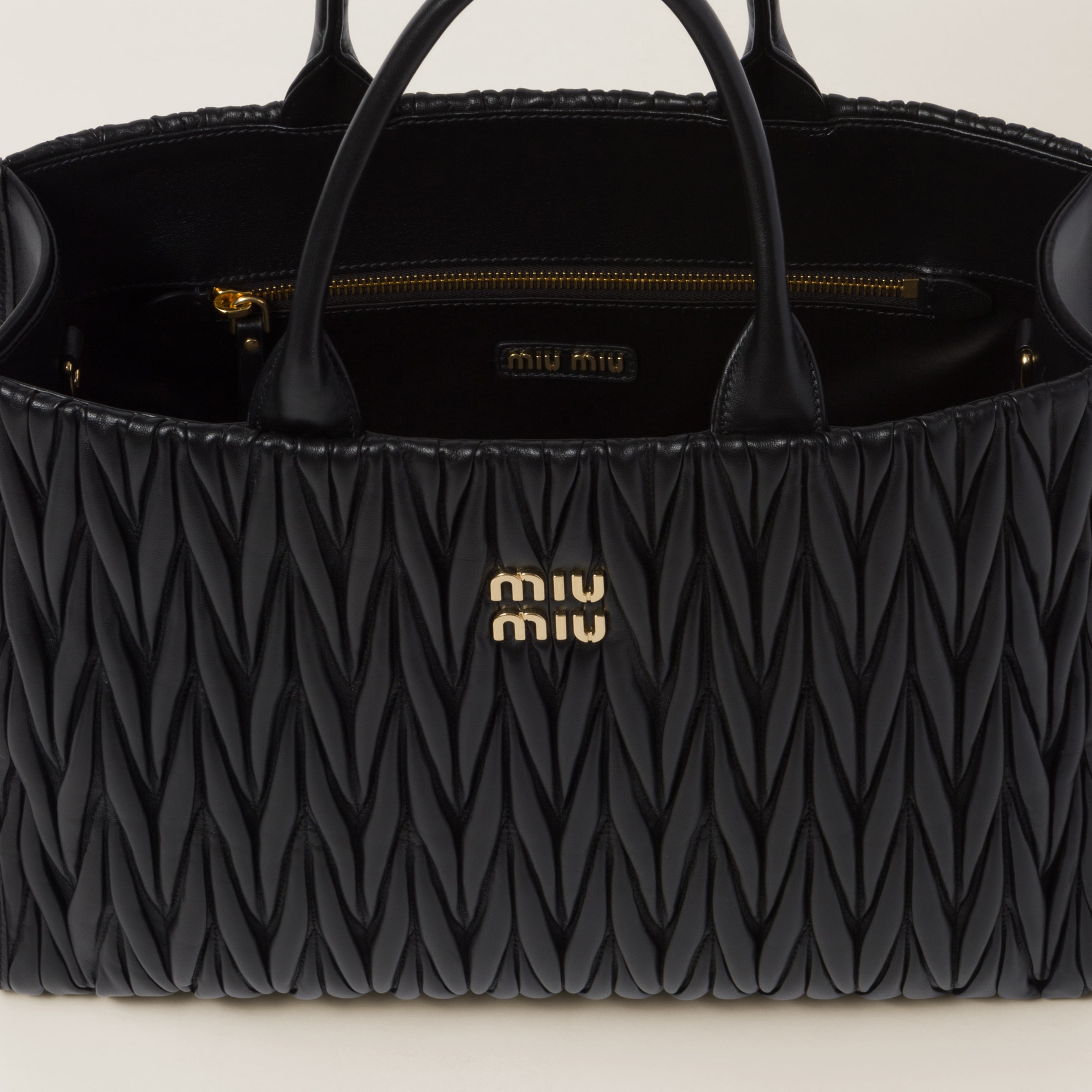Miu miu matelasse tote online