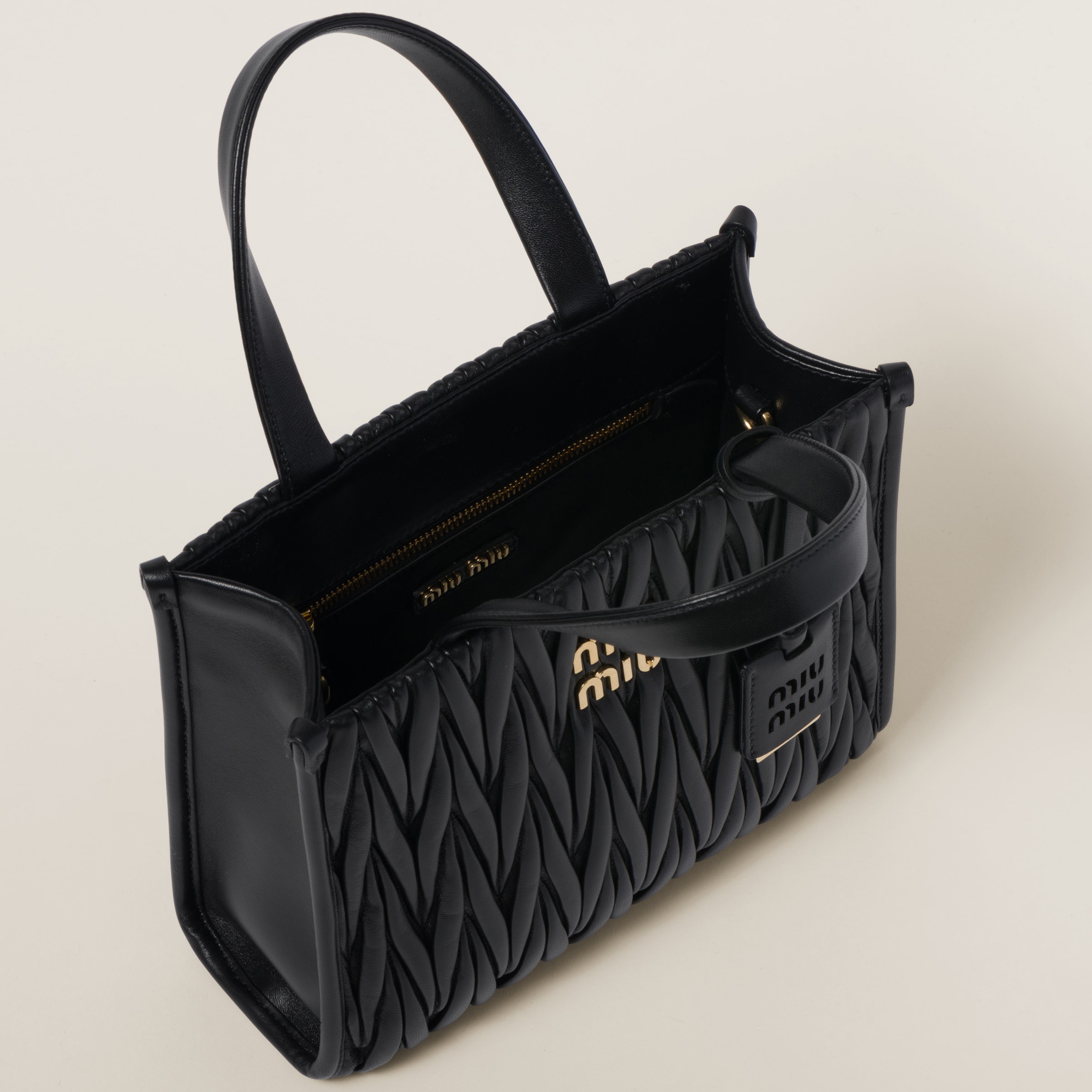 Miu miu matelasse tote discount