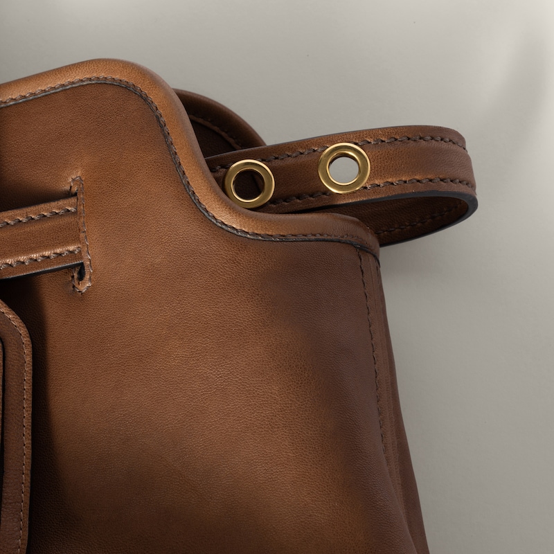 아방뛰르 나파 가죽 백