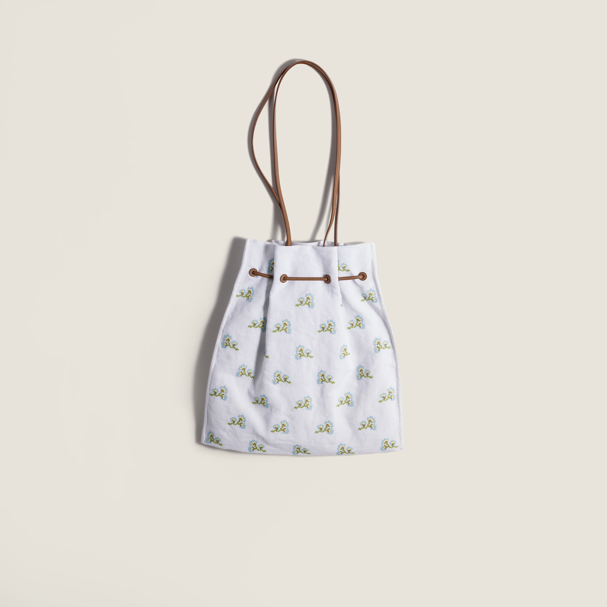 ホワイト/ライトブルー 刺繍入り リネンブレンド トートバッグ | Miu