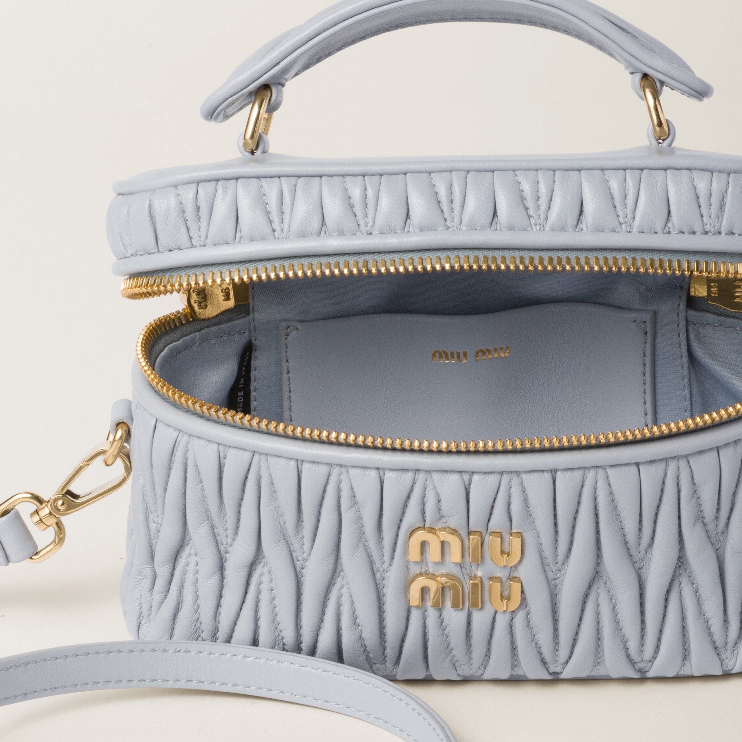 コーンフラワーブルー マテラッセレザー ショルダーバッグ | Miu Miu