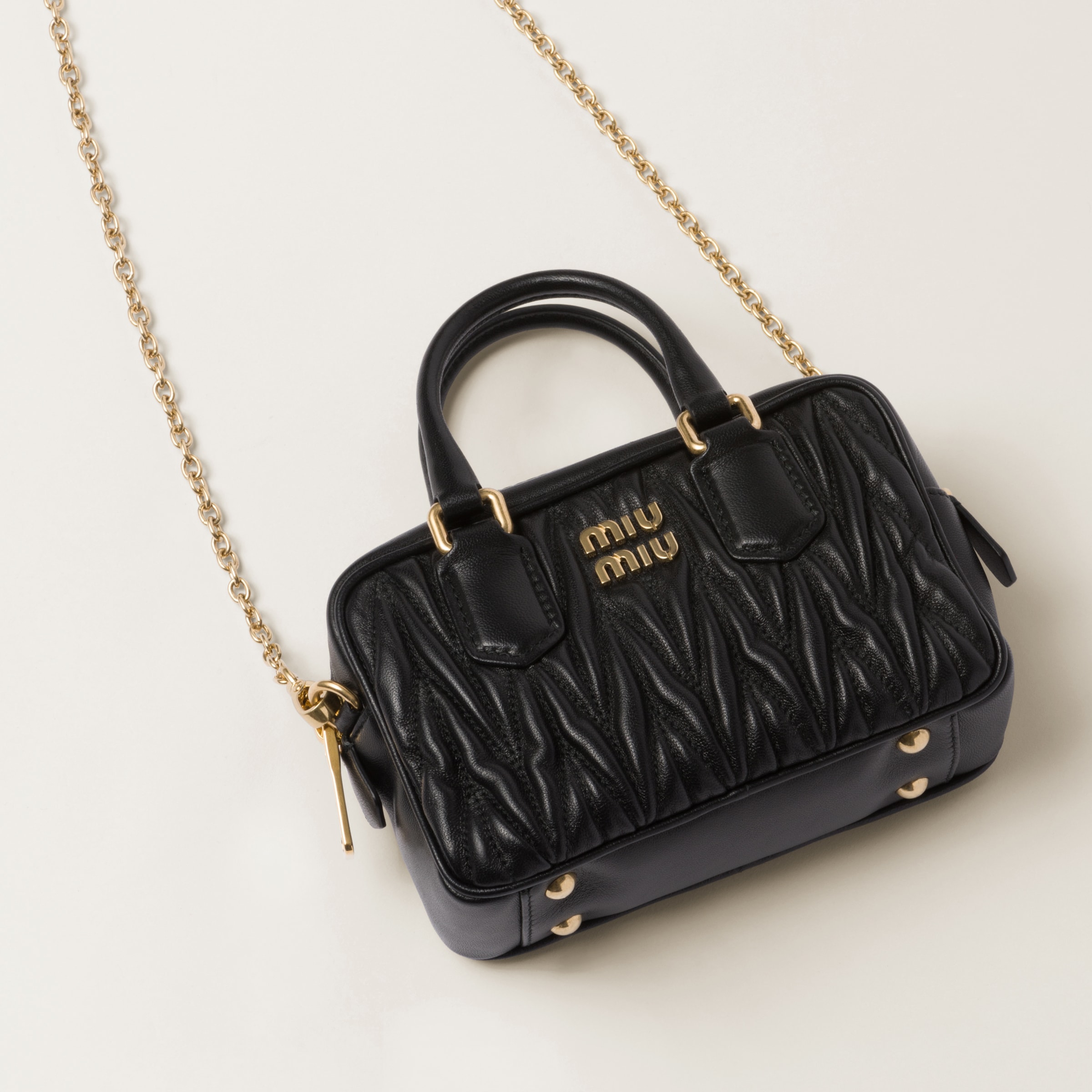 ブラック アルカディ マテラッセレザー マイクロバッグ | Miu Miu