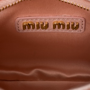 AF5BP078_2BD8_F0615_V_OLO_BKG_4