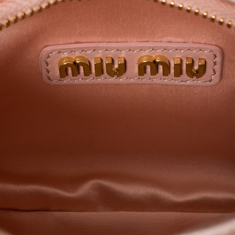 حقيبة Wander صغيرة ماتلاسي من الساتان