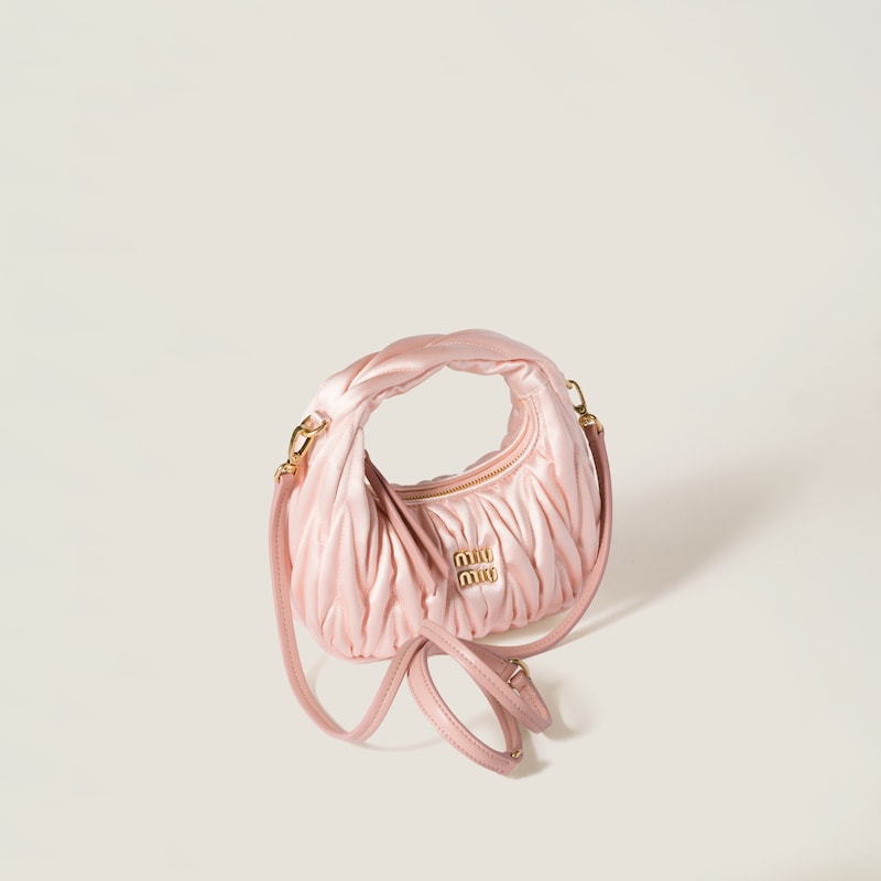 حقيبة Wander صغيرة ماتلاسي من الساتان