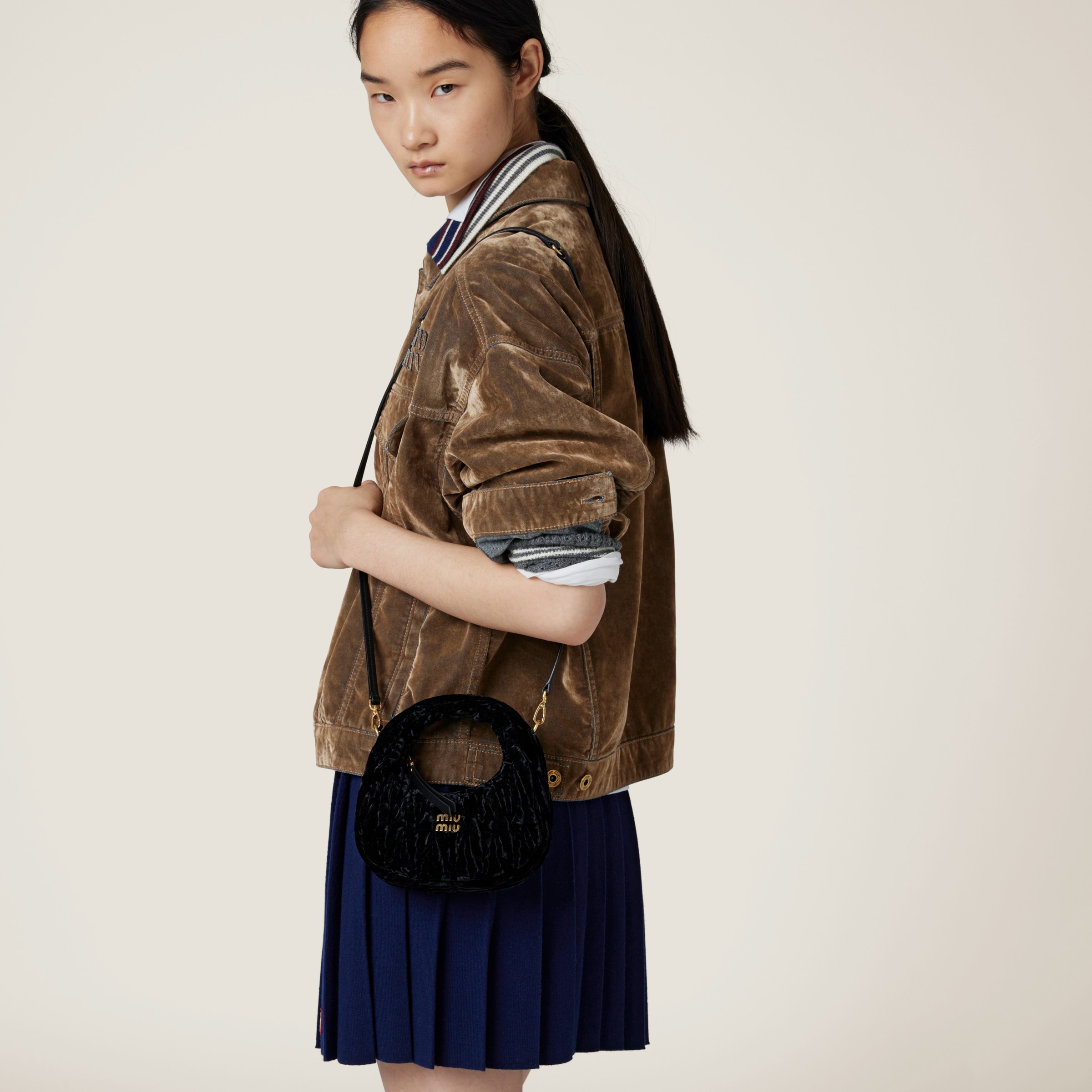 ブラック ワンダー ベルベット ホーボー ミニバッグ | Miu Miu