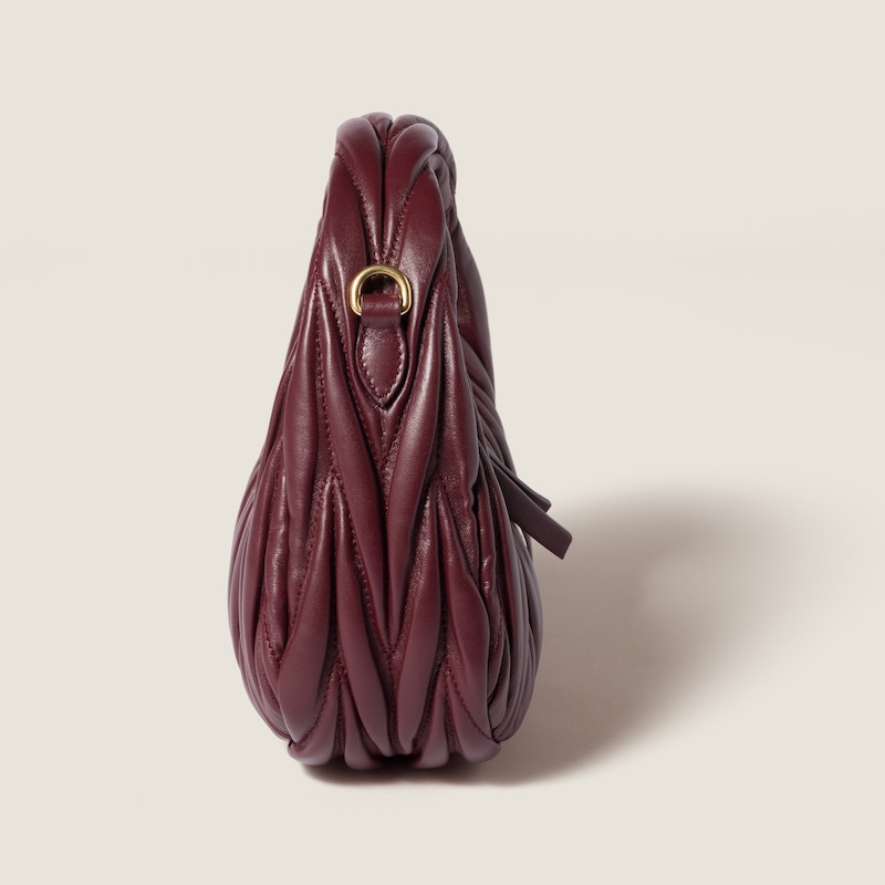 حقيبة هوبو Wander صغيرة جلد نابا ماتلاسي