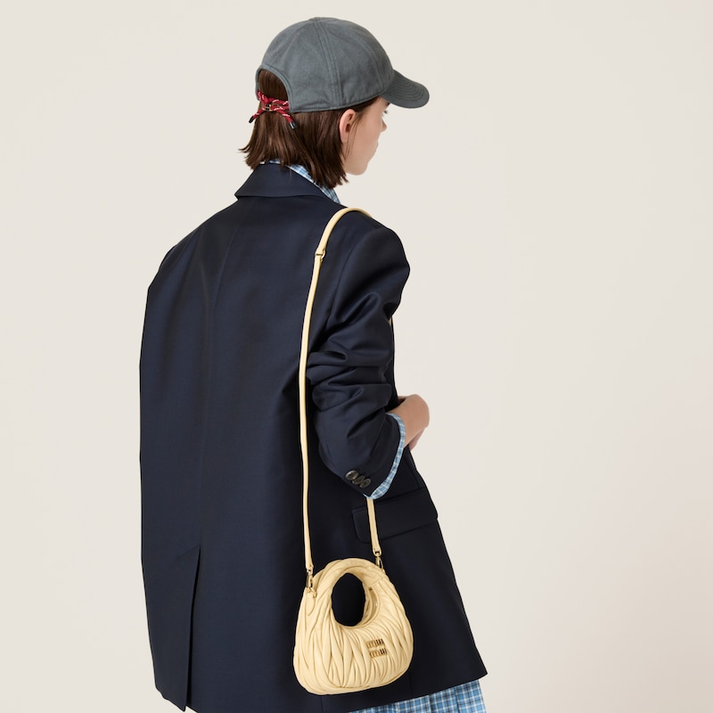 ワンダー マテラッセレザー ホーボーミニバッグ