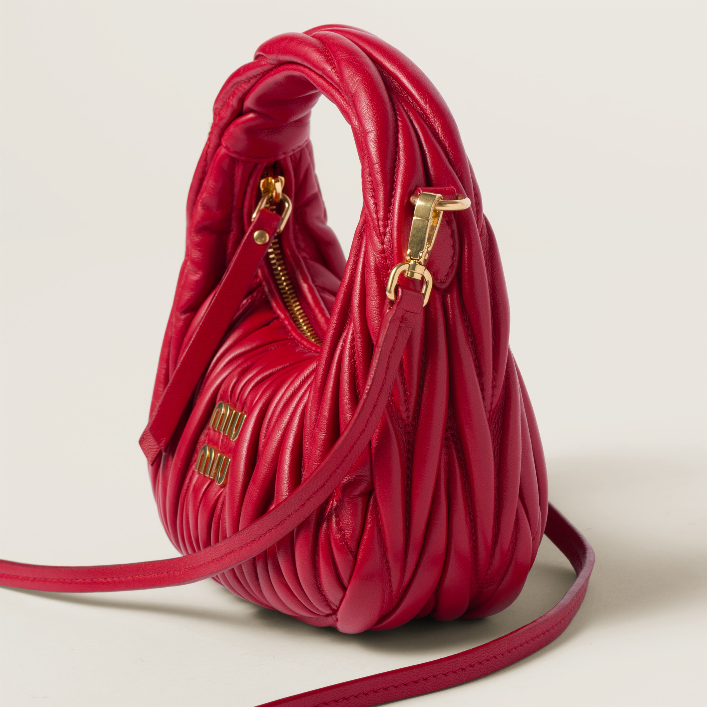 レッド ワンダー マテラッセレザー ホーボーミニバッグ | Miu Miu レッド ワンダー マテラッセレザー ホーボーミニバッグ | Miu Miu