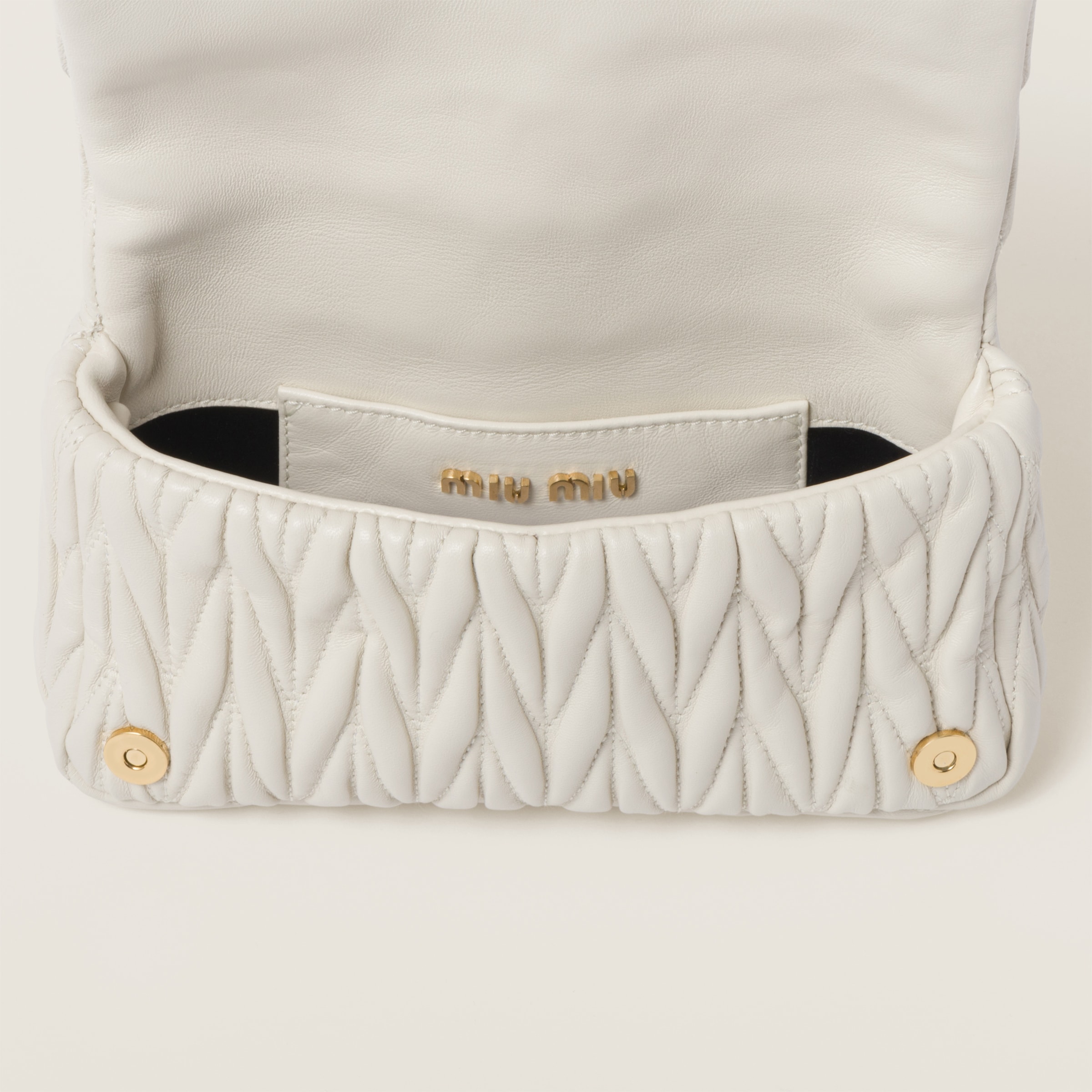 【国内正規総代理店アイテム】 Leather Nappa Matelassé White Mini-bag Miu Miu | 財布