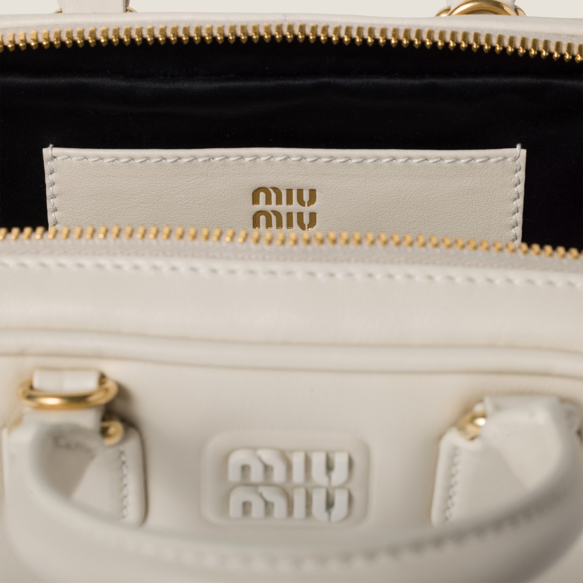 送料無料キャンペーン アルカディ オフホワイト レザー Miu Miu | ミニバッグ ショルダーバッグ