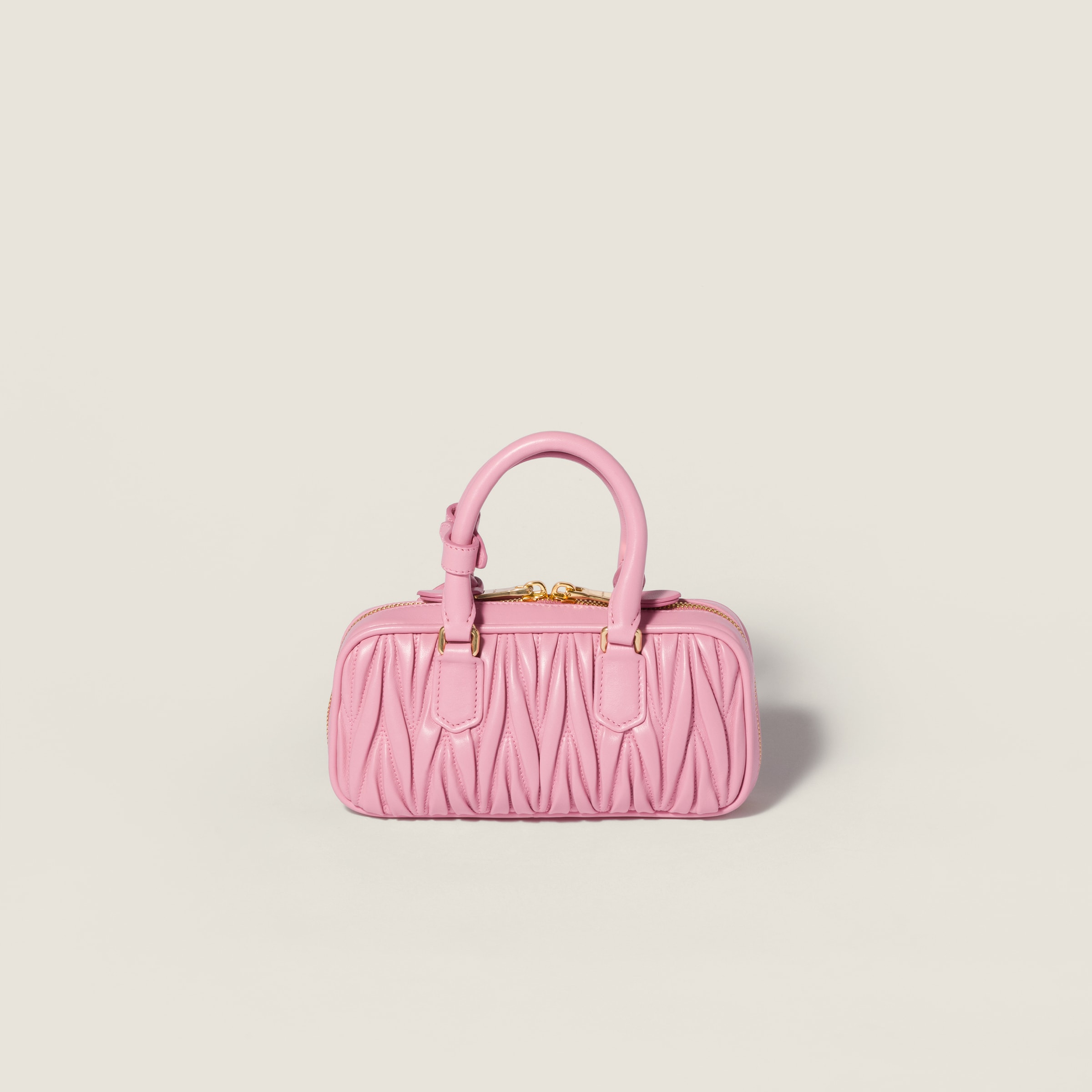 mil　MIUMIU ピンク　ハンドバッグ handbag y2k 心ときめく、Y2K的ピンクバッグ9 | Vogue Japan