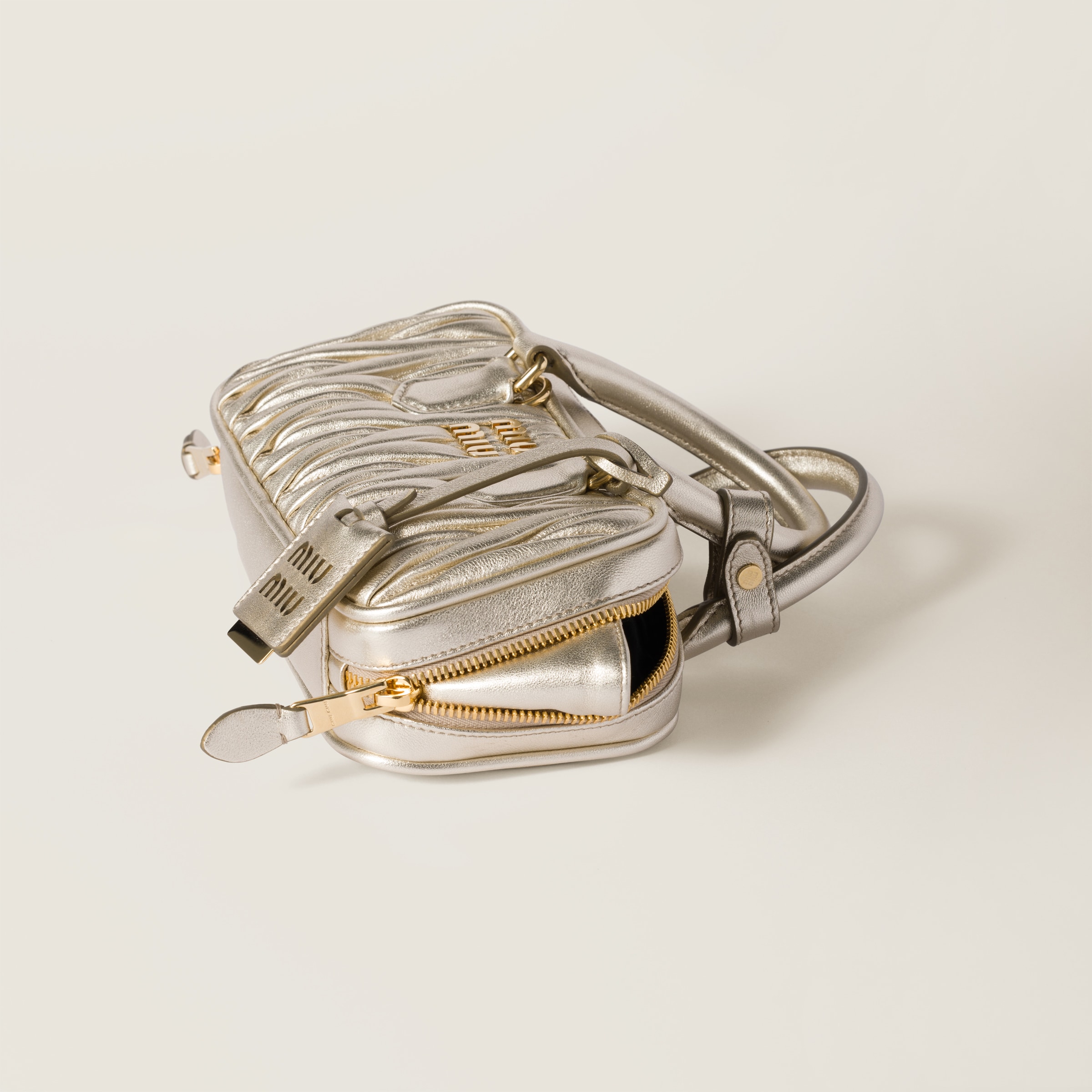 Miu Miu●アルカディ-マテラッセ ミニバッグ●シルバー/ゴールド アルカディ マテラッセレザー ミニバッグ - コレクション