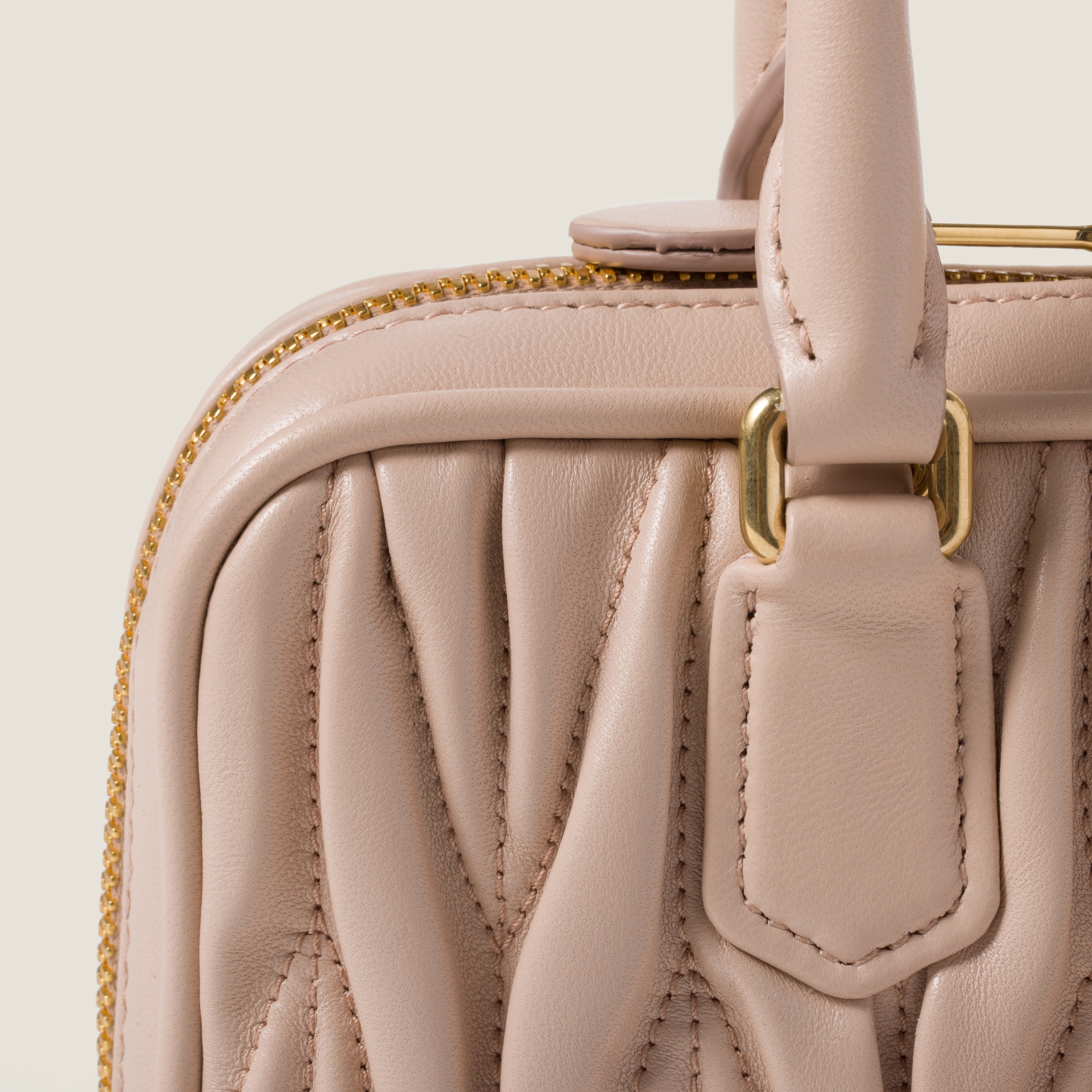 ピンクベージュ アルカディ マテラッセレザー ミニバッグ | Miu Miu