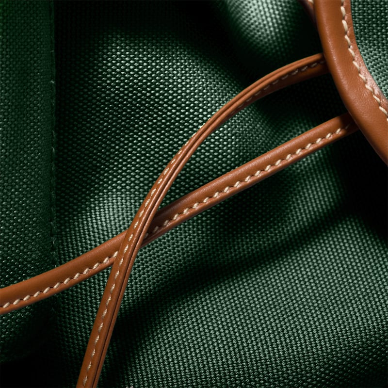 帆布和皮革双肩背包