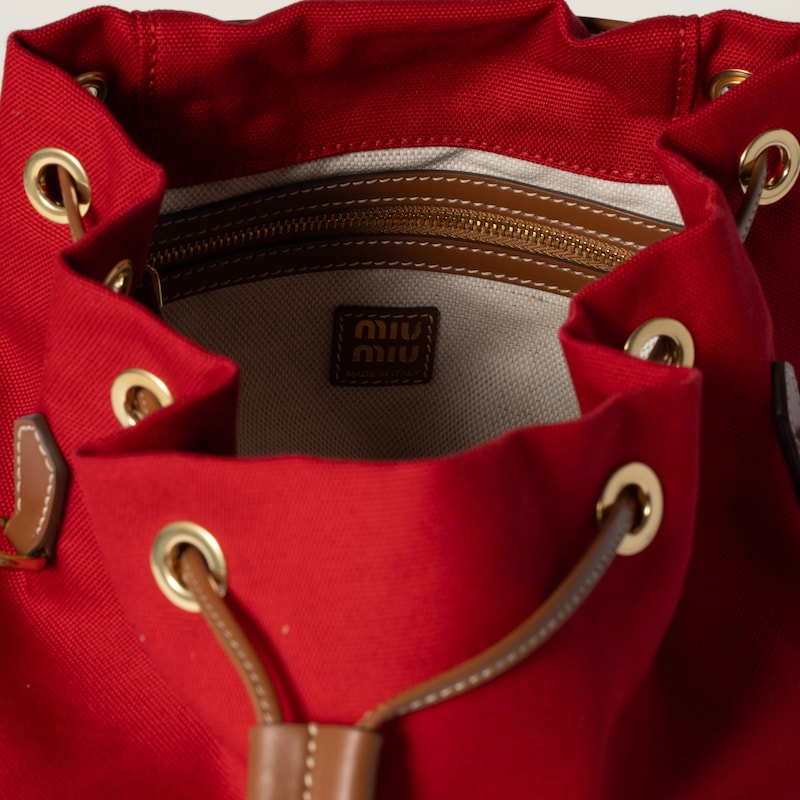 帆布和皮革双肩背包