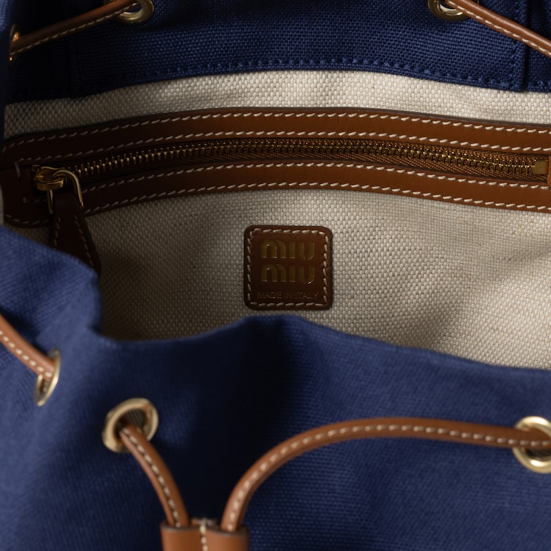 帆布和皮革双肩背包