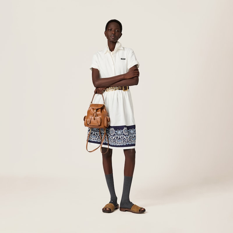 حقيبة ظهر من الجلد