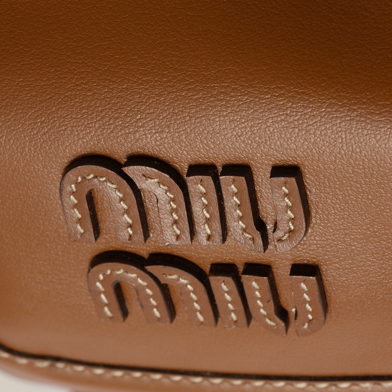 حقيبة ظهر من الجلد