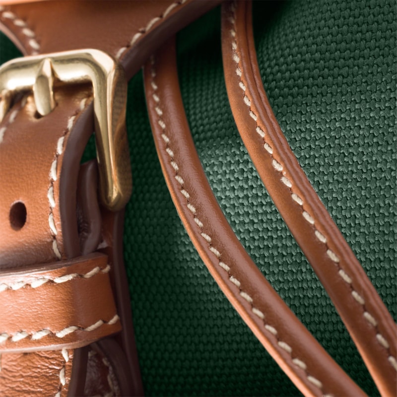 帆布和皮革双肩背包