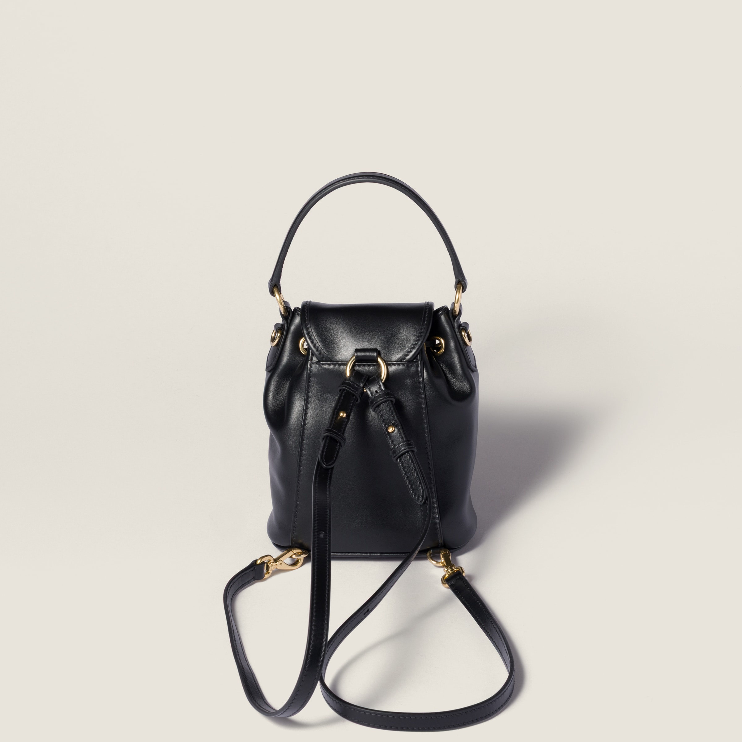 ブラック レザー ミニバックパック | Miu Miu