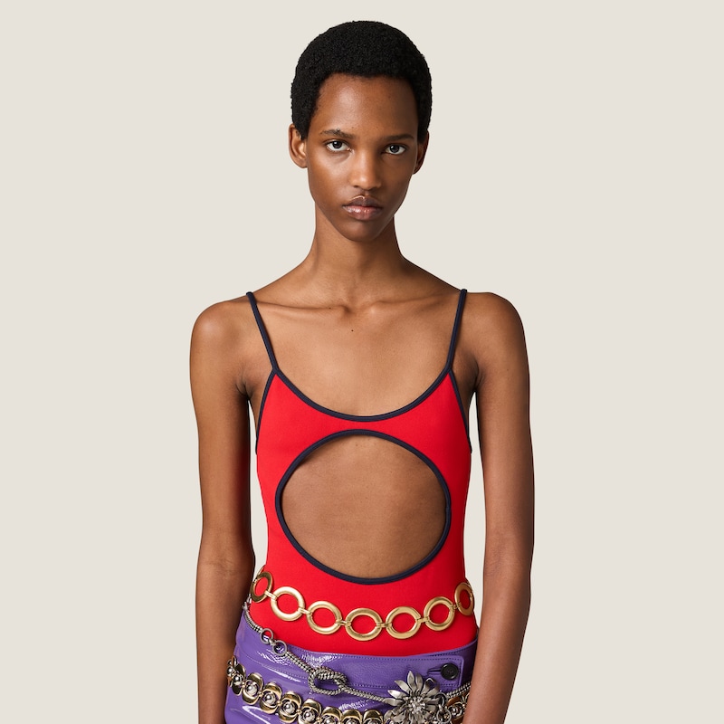 皮革和金属腰带