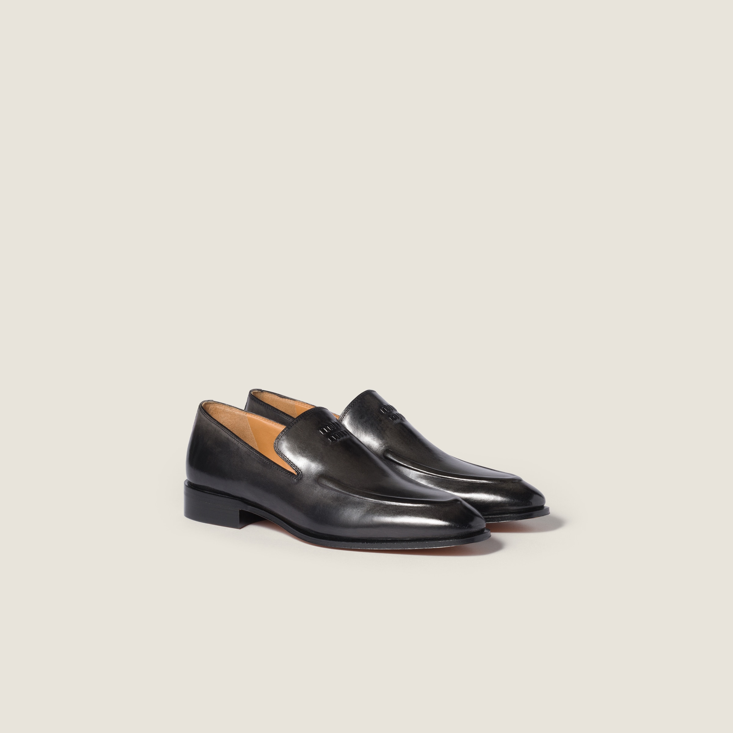 ローファー・オックスフォード MiuMiu FW25 Two-tone leather loafers (5D773DF020AZE F031W) MIU MIU Loafers - NERO/BIANCO/COGNAC/BIANCO | Garmentory