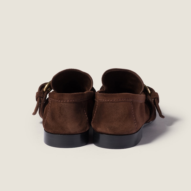Loafer em camurça com fivela