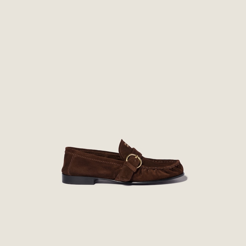 Loafer em camurça com fivela
