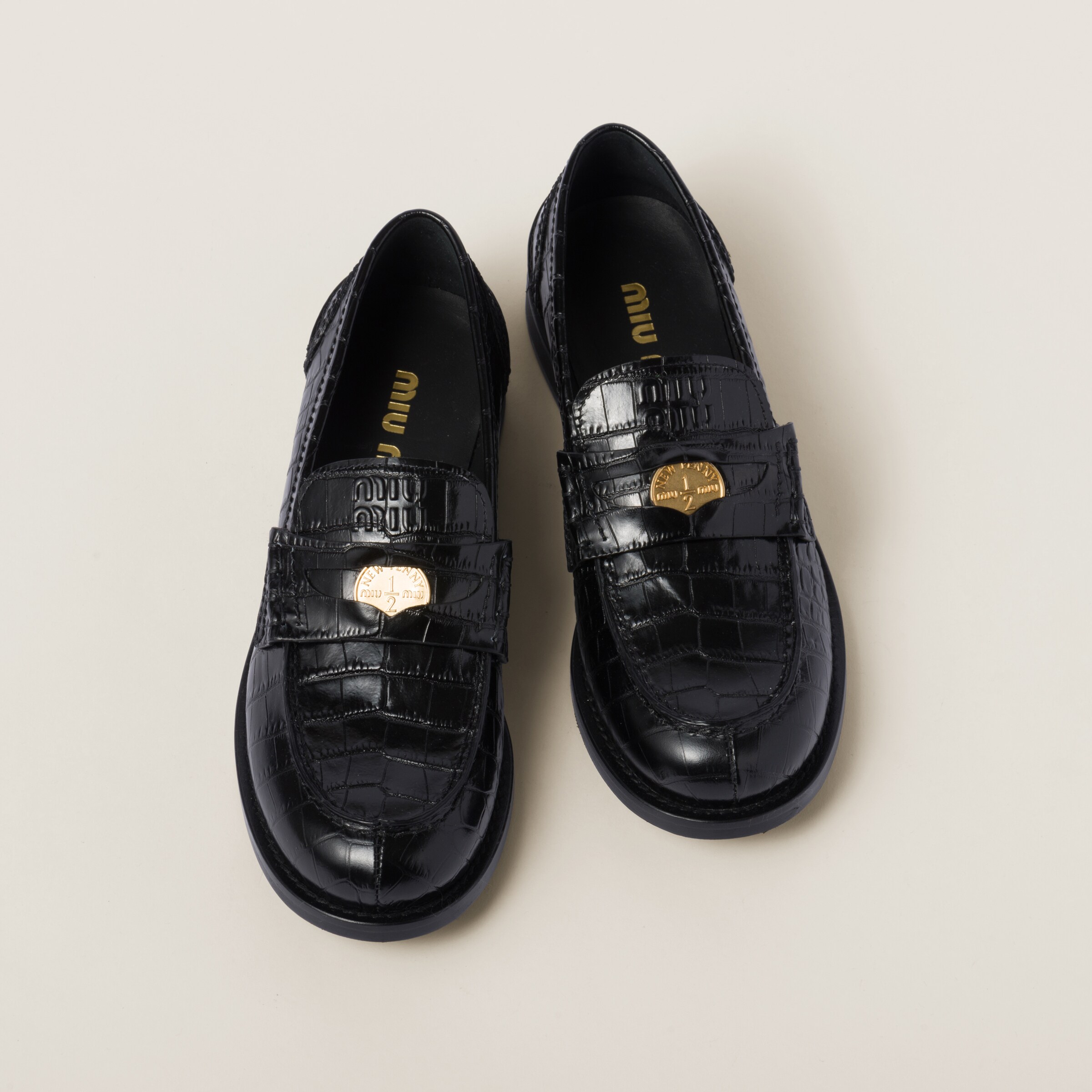 ミュウミュウ[MIUMIU] ハートチャーム付 クロコ型押し レザー