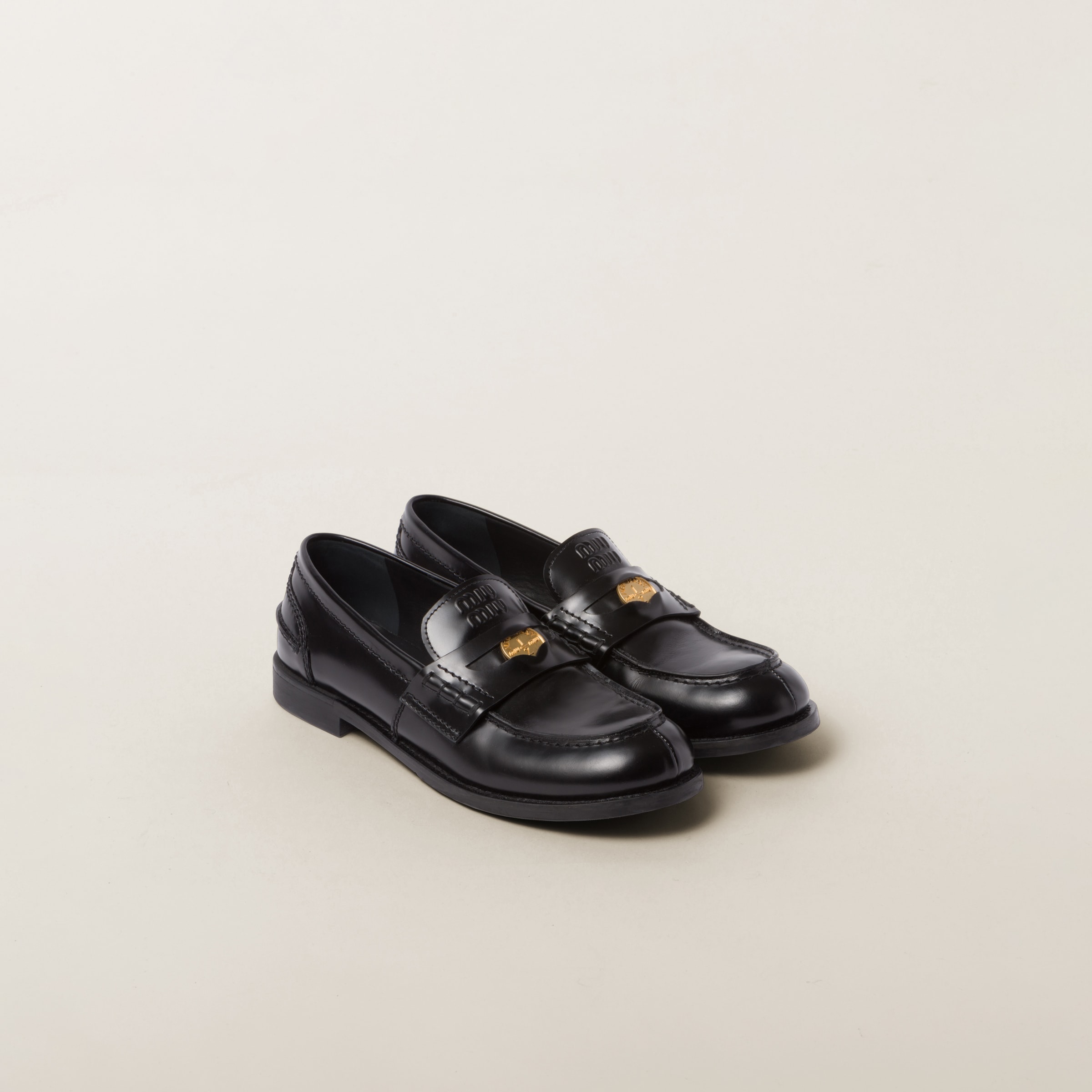 Paine Gillic Gemme ekstensivt Black Brushed Leather Loafers | Miu Miu