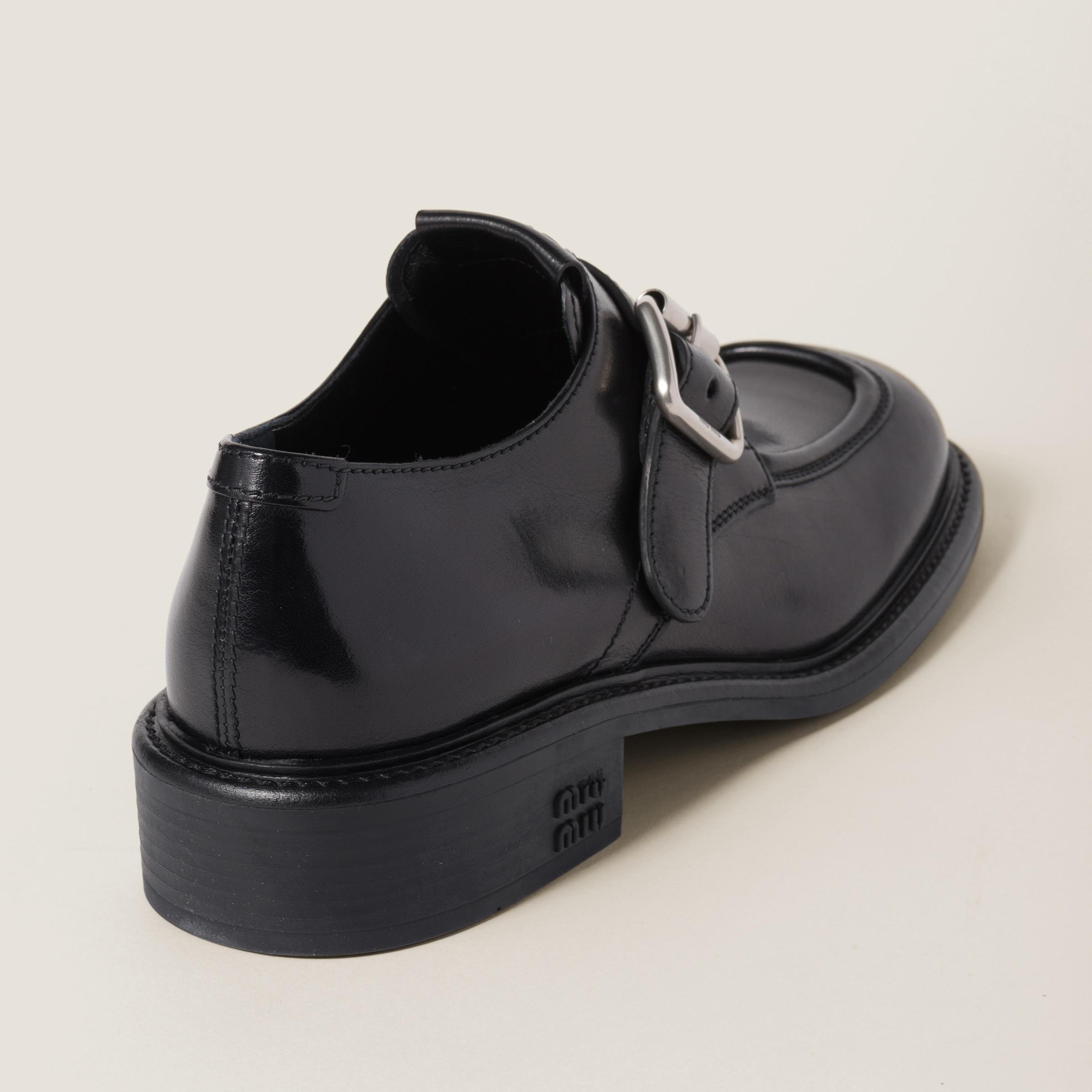 入荷now 買えない ブラック バックル付 Miu Miu | シューズ レザー 靴