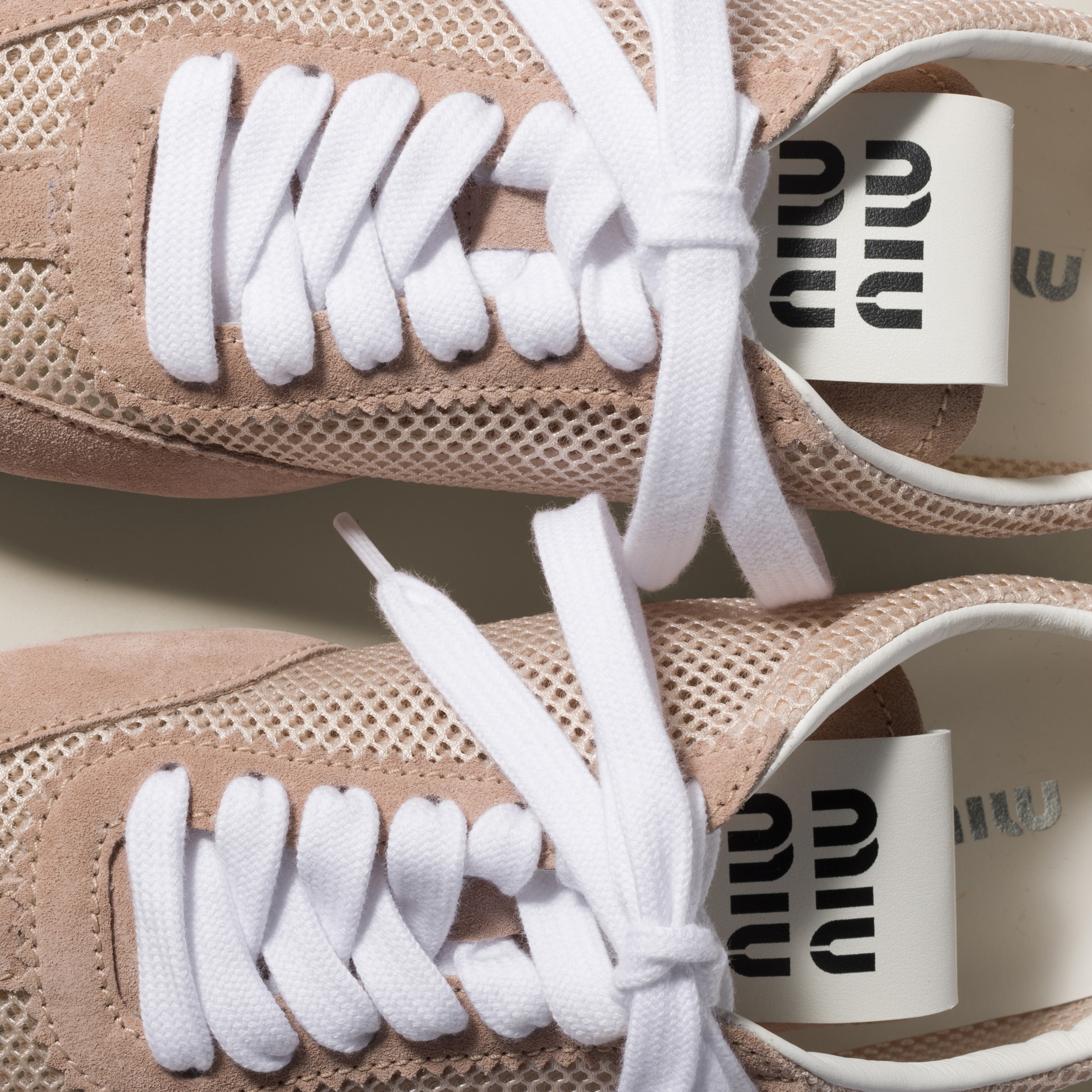 国内直営**miumiu**プリューム メッシュxスエード スニーカー miu miu × New Balanceコラボ・スエードxメッシュ スニーカー