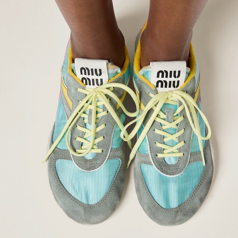 김나지움 기능성 소재 및 스웨이드 스니커즈