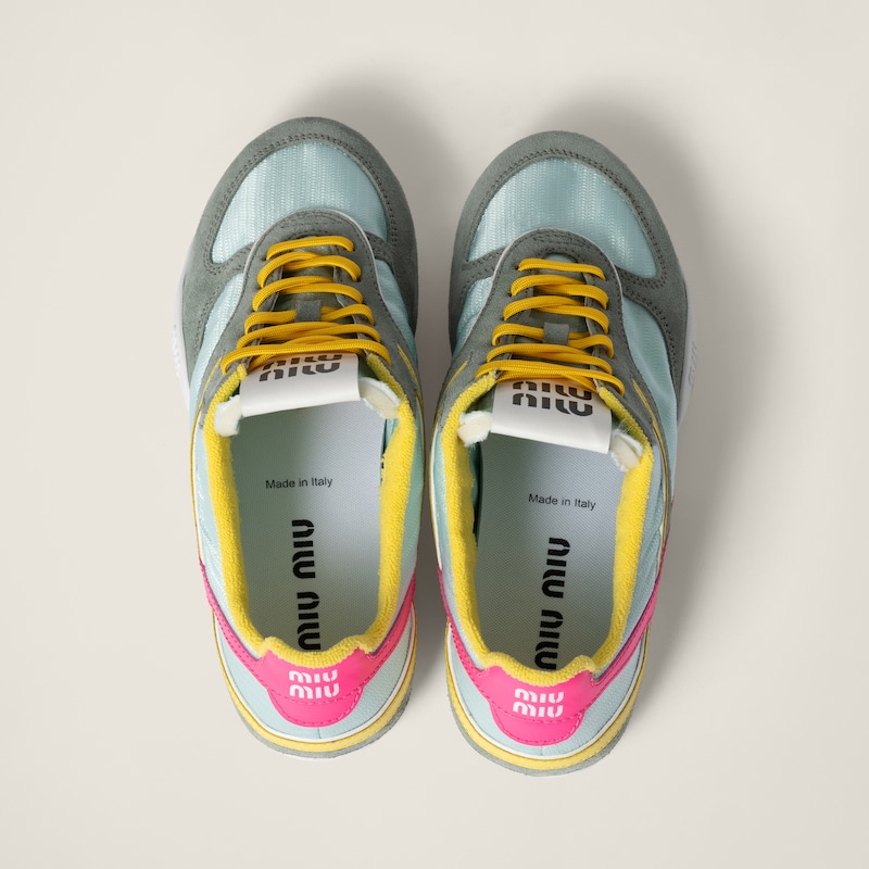 김나지움 기능성 소재 및 스웨이드 스니커즈