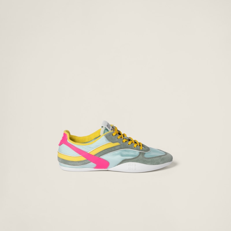 김나지움 기능성 소재 및 스웨이드 스니커즈