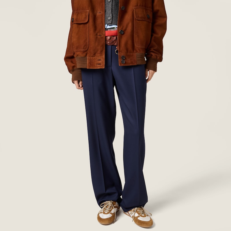 김나지움 기능성 소재 및 스웨이드 스니커즈