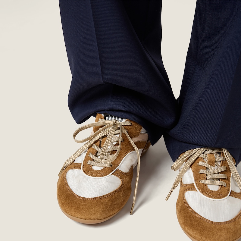 김나지움 기능성 소재 및 스웨이드 스니커즈