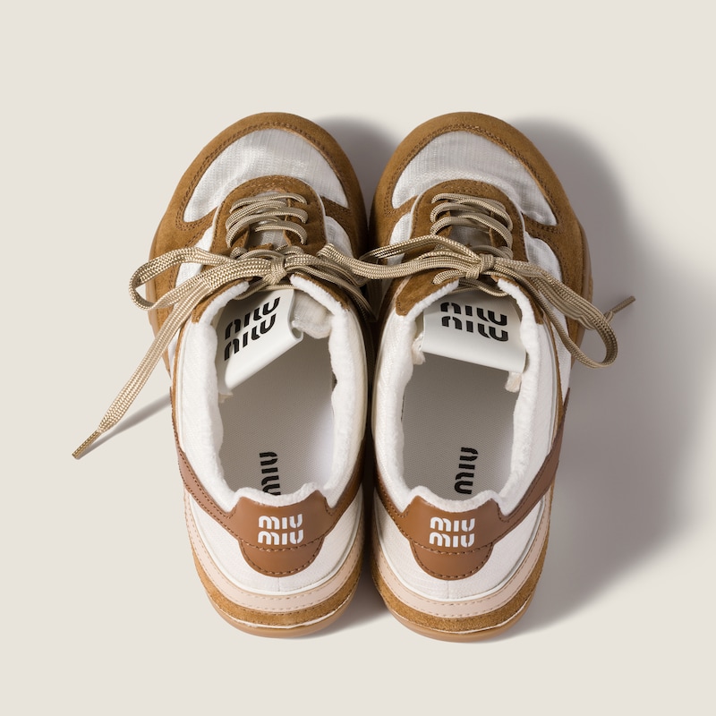 김나지움 기능성 소재 및 스웨이드 스니커즈