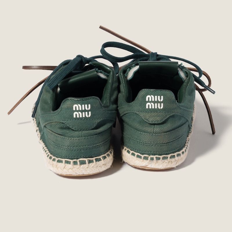 Gymnasium gabardine sneakers