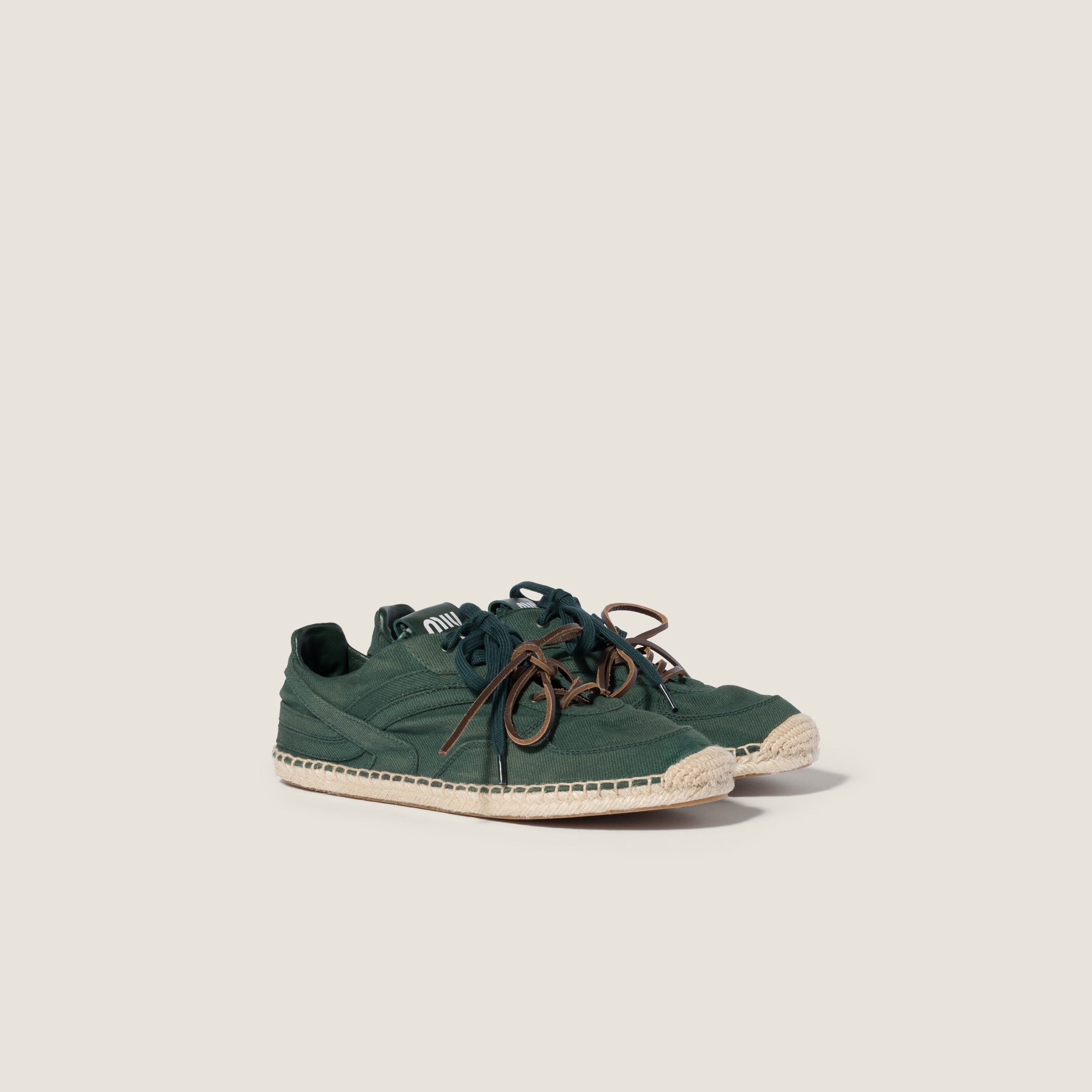 Gymnasium gabardine sneakers
