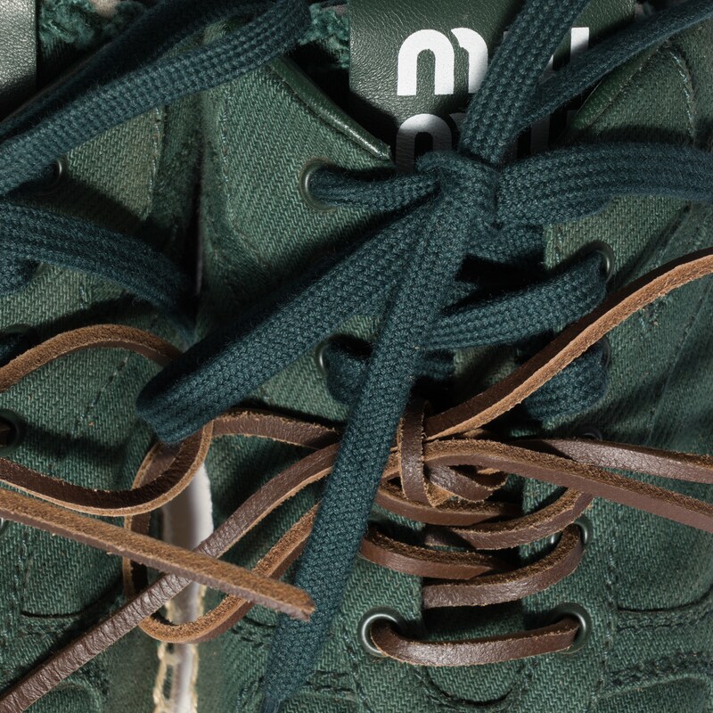 Gymnasium gabardine sneakers