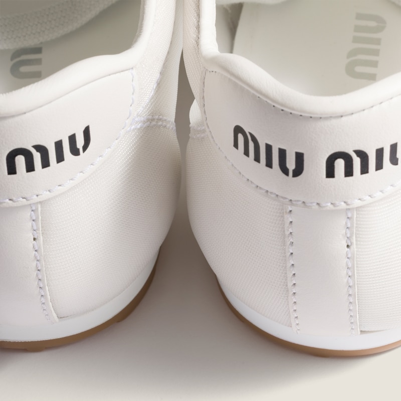 Plume mesh fabric sneakers