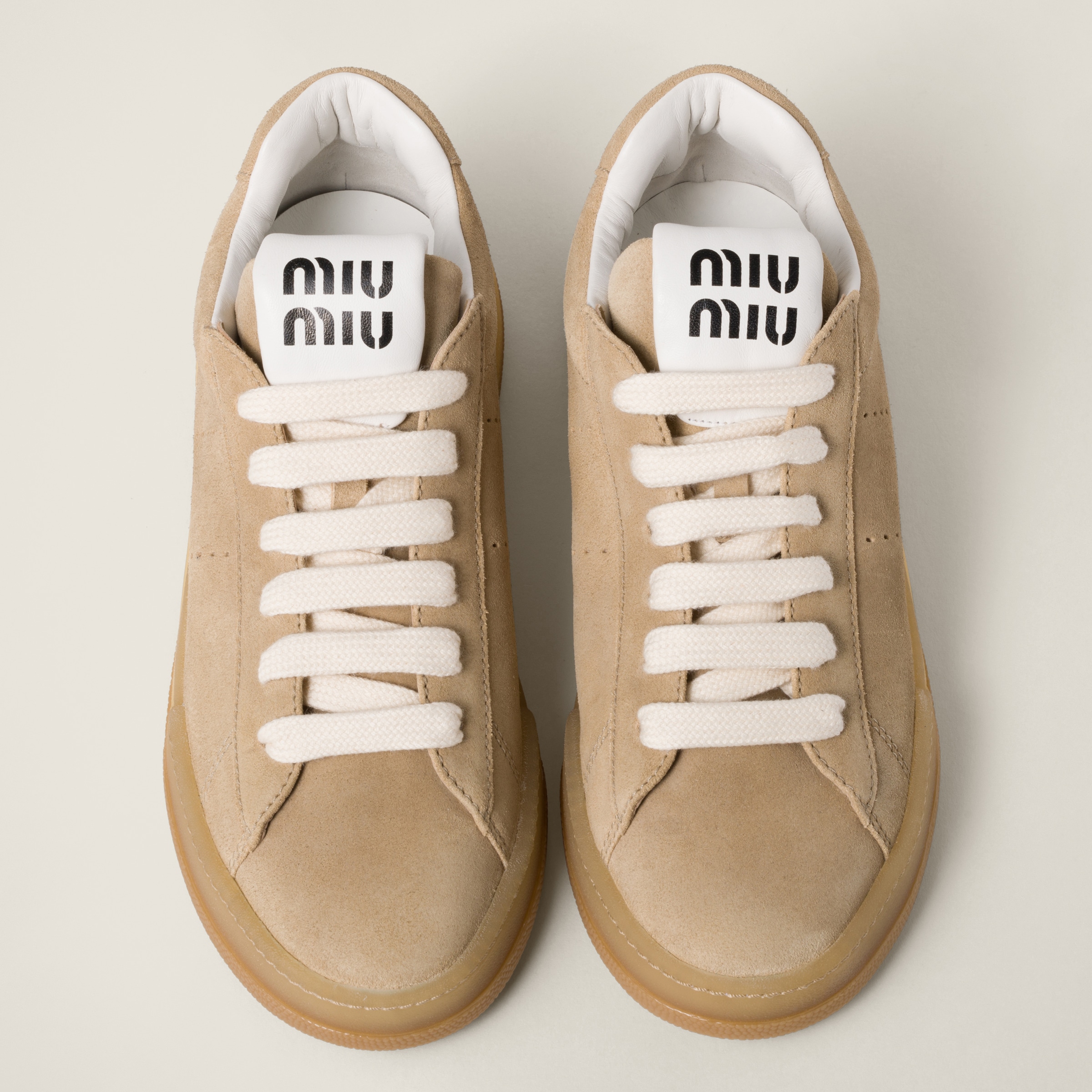 売れ筋ランキングも ベージュ ブリーチドスエード Miu Miu | スニーカー 靴